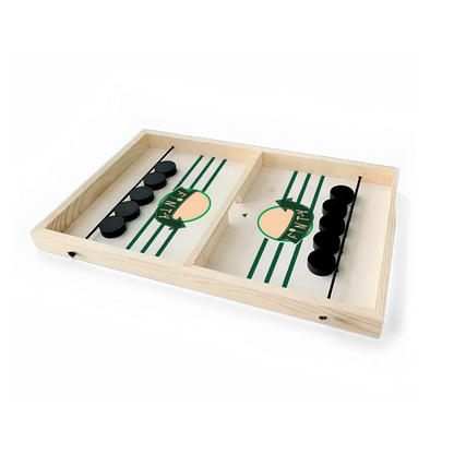 Close-up de mãos pressionando os botões no tabuleiro